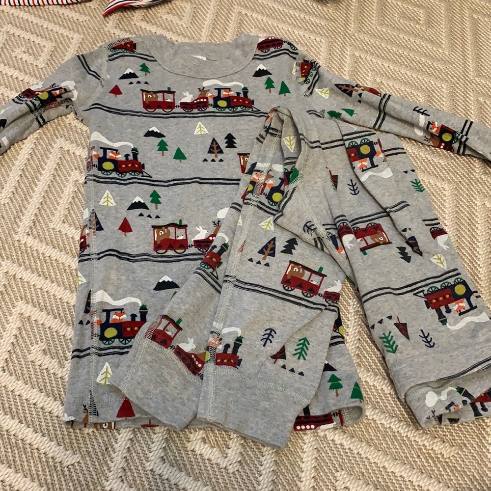 Hanna Andersson size 6-7 pajamas. Only worn once!